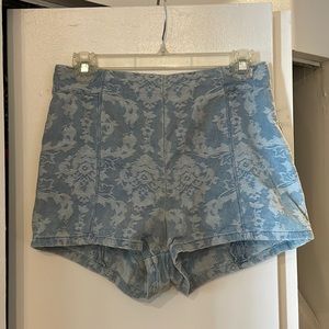Kimchi Blue High Waisted floral patterned shorts